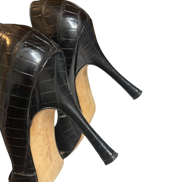 Manolo Blahnik Black Alligator Leather Peep-Toe Heels Size 7.5 (MSRP $3250) - Picture 9 of 16